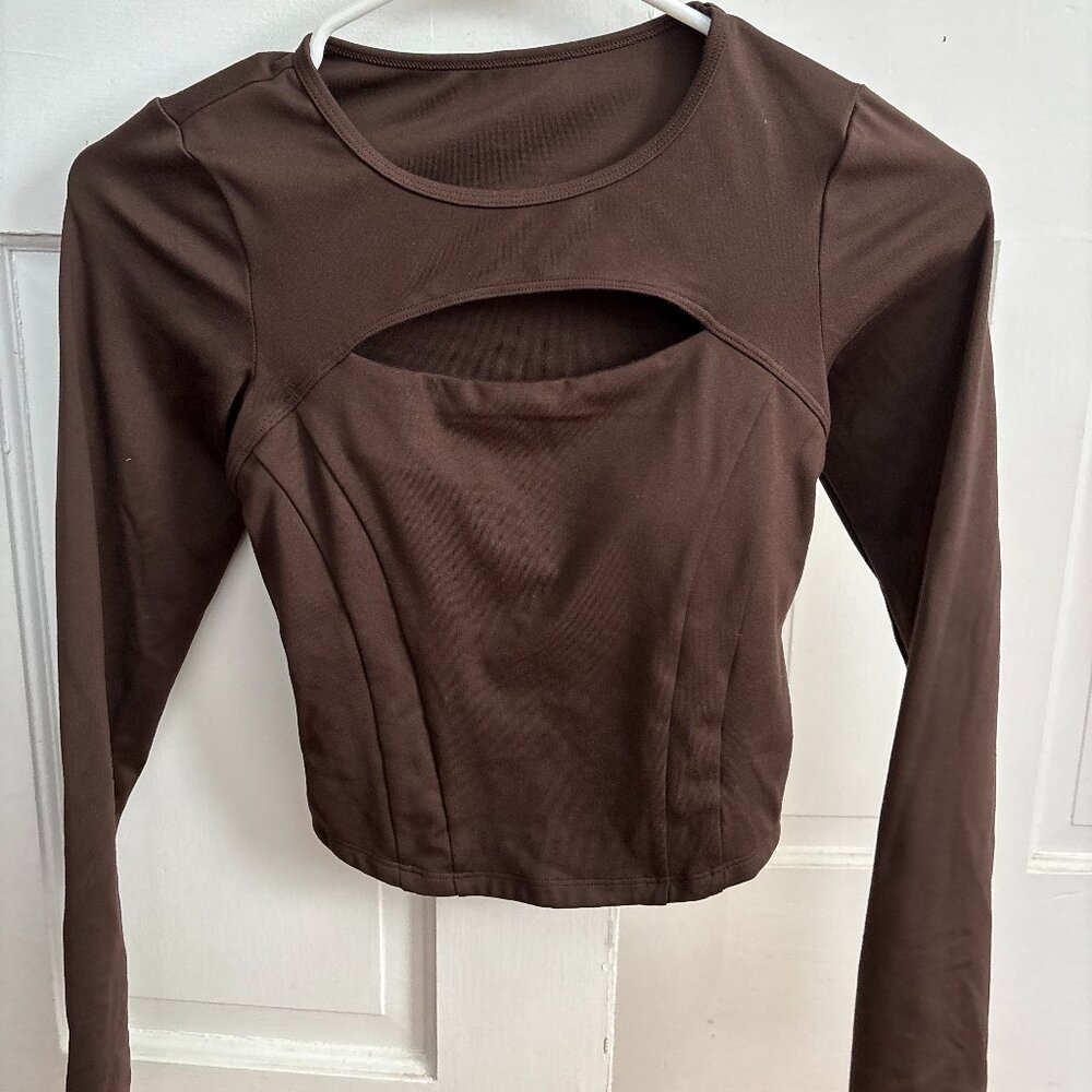 Brown cutout active top